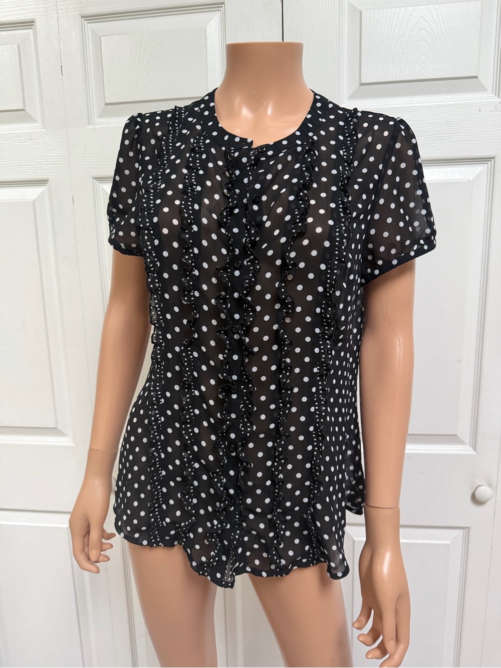 Ann Taylor Black and White Polka Dot Ruffle Blouse Size 10 - Picture 4 of 13
